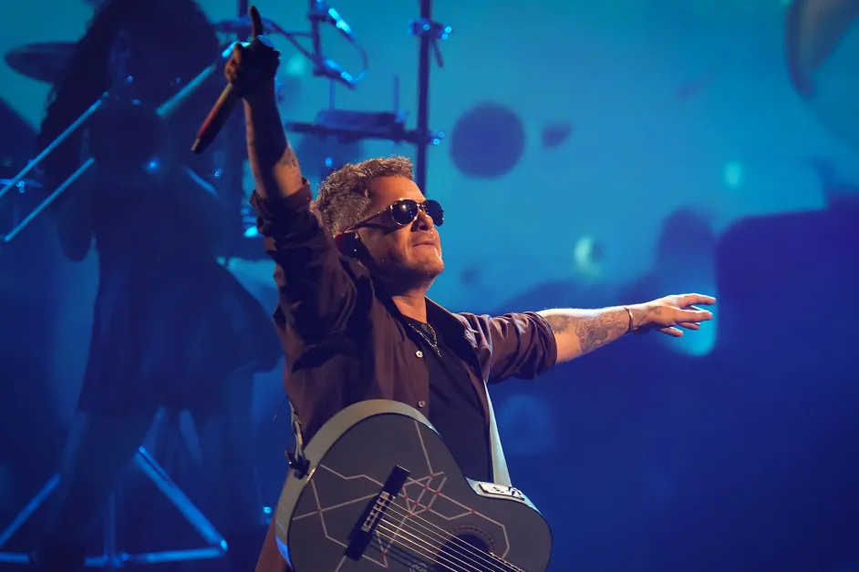Alejandro Sanz on stage