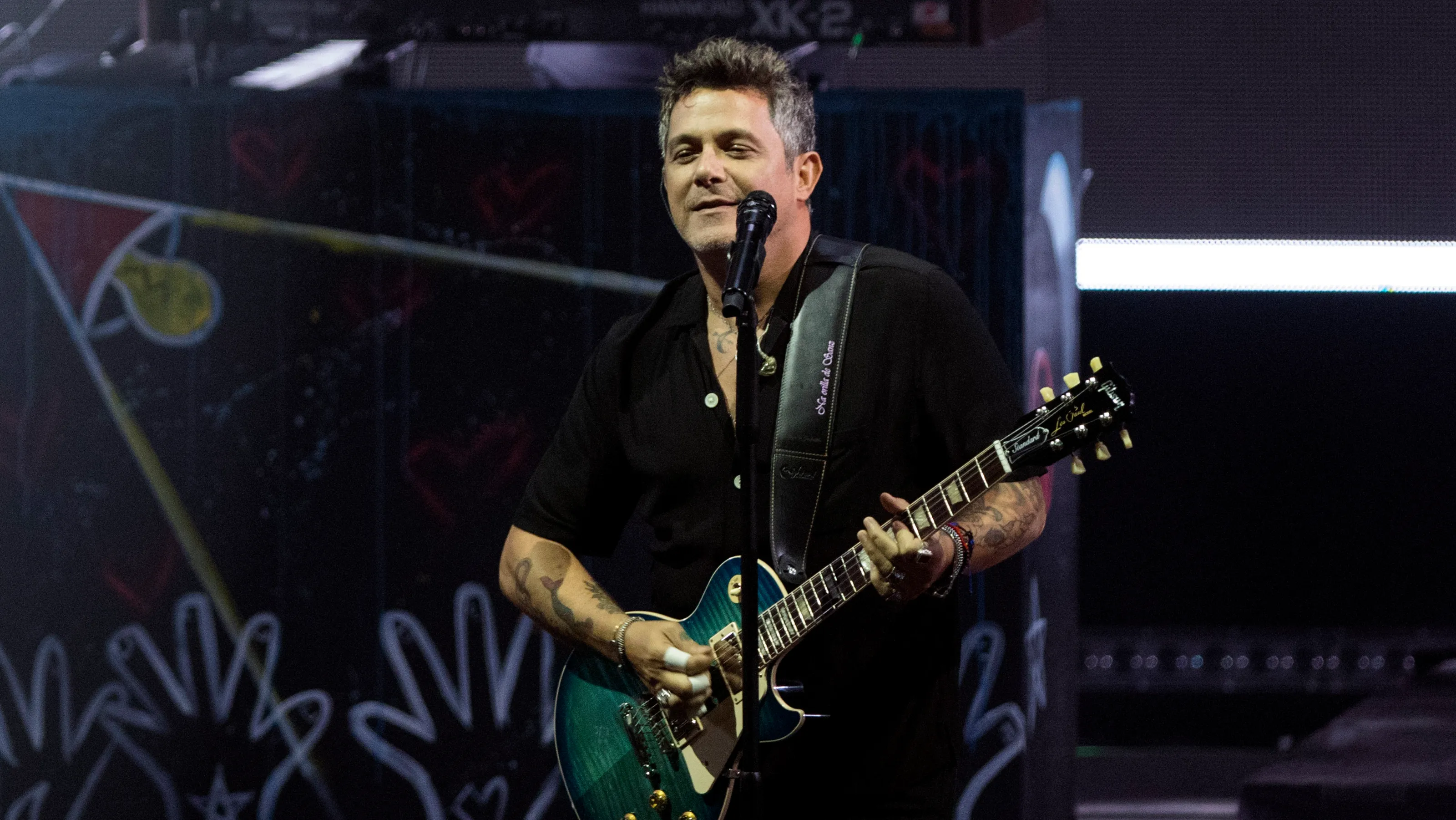 Alejandro Sanz performing on tour